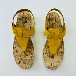 Naturalizer mustard thong sandal Womens rubber sole Lincoln Fits 7.5